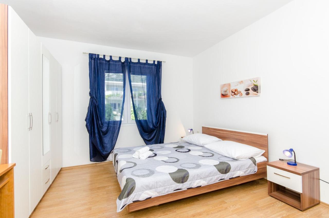 Apartma Knezovicapartments *