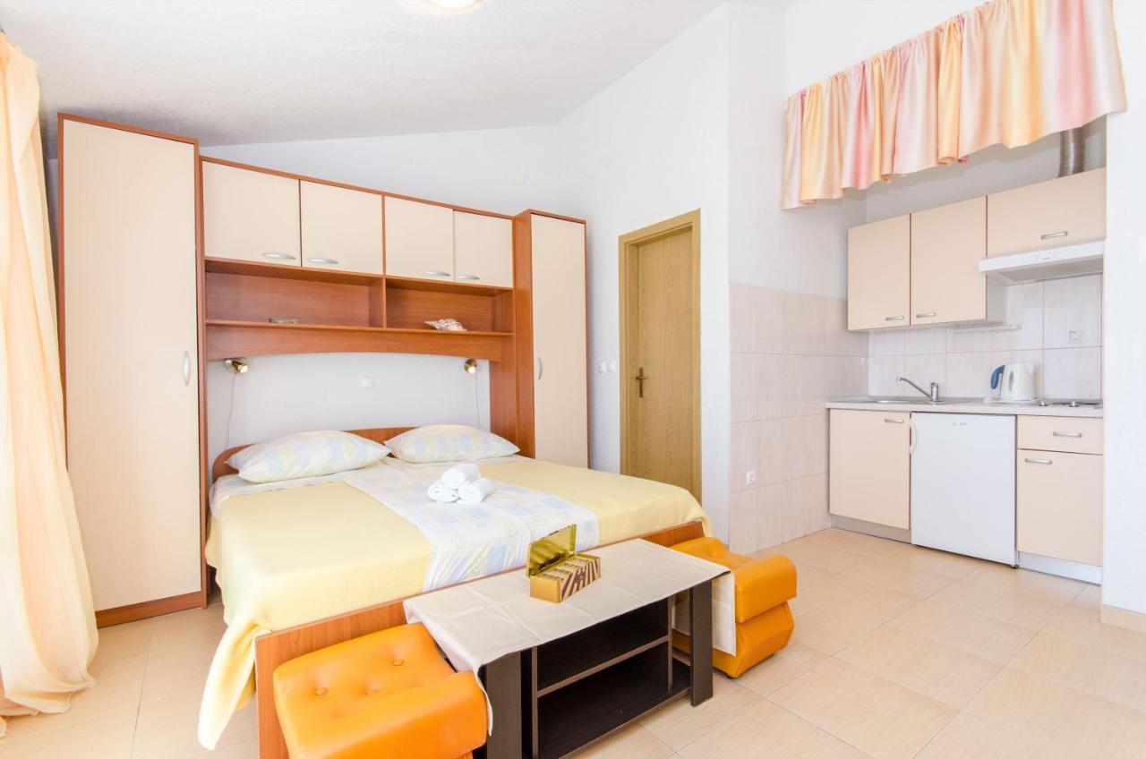 Knezovicapartments *